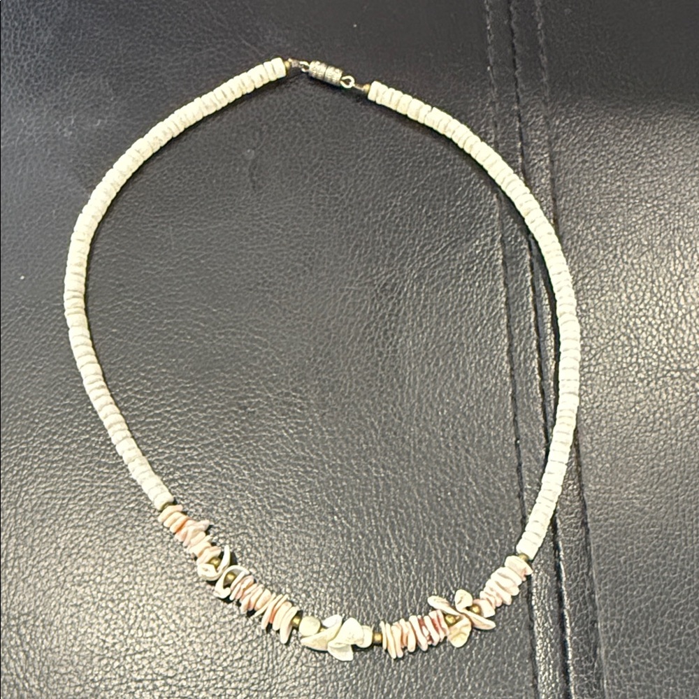 Elegant Cream and Pink Gold Beaded Shell Necklace